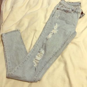 Skinny ripped light jeans